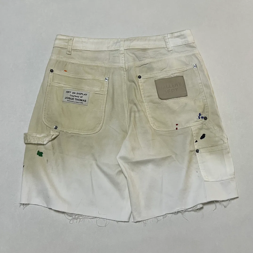 GALLERY DEPT. FLEA CARPENTER SHORTS Ink-cut knife-cut mud-dyed denim shorts. Destroy VINTAGE distressed denim shorts. Distressed white S-XL. Rewashed cement-dyed to make it old. Knife cut holes. Cat whiskers are worn. Customized full set with logo accessories. Purely handmade acrylic splash-ink graffiti.